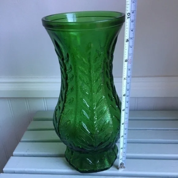 Vtg. FTD 1970s Leaf Pattern Green 10” Glass Vase - Picture 6 of 7
